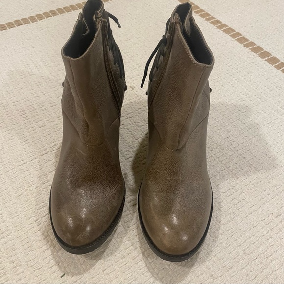 Steve Madden Raglin Heeled Leather Booties in Stone (Size 8.5) - Picture 10 of 10